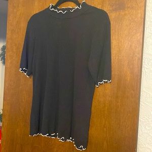 Cute black turtle neck tee w/ sweet white detailing!